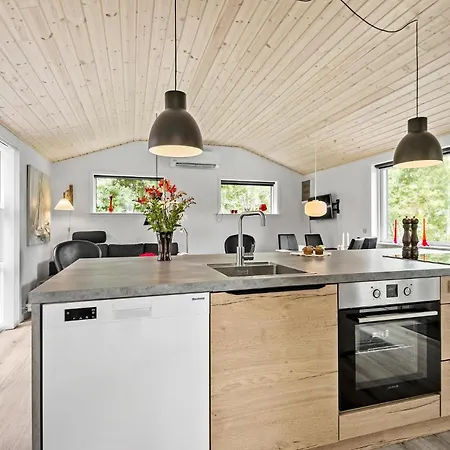 Holiday home Stunning In With Kitchen Tarm